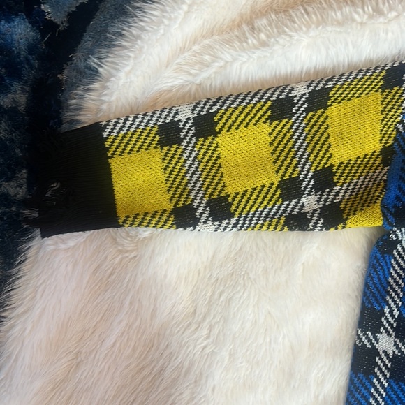 Sweater - Picture 2 of 13